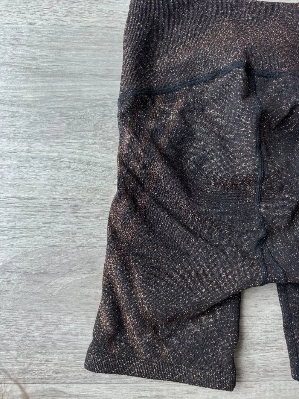 OFFLINE BY AERIE SEAMLESS LUREX BIKE SHORT GOLD XS NEW
